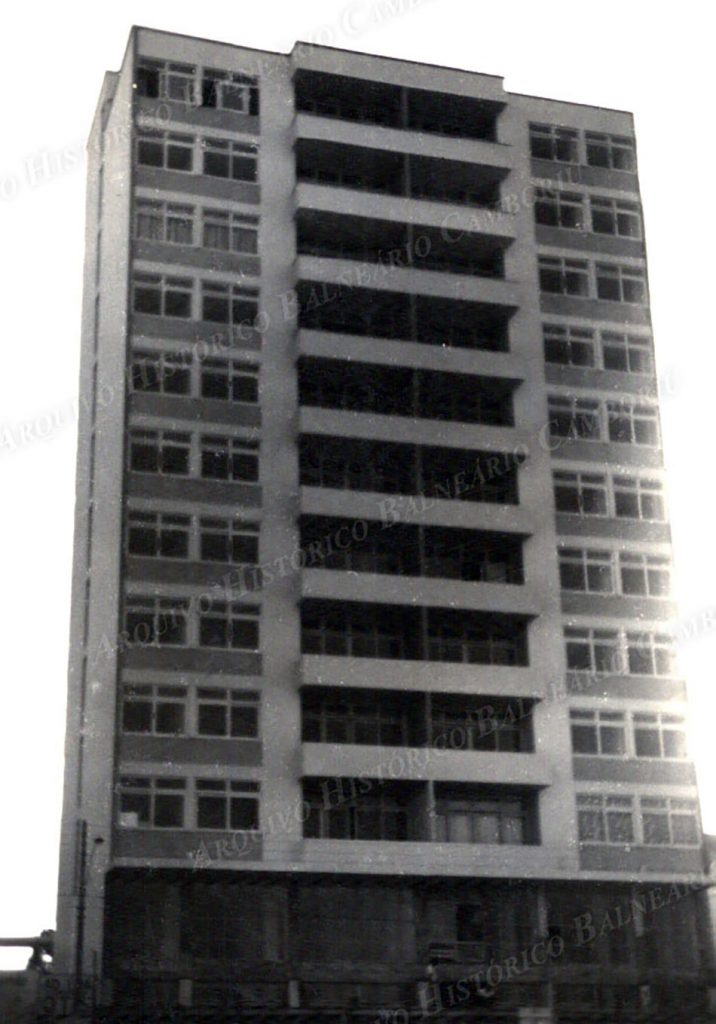 3047 Edificio Parana na Avenida Central decada de 1970 3 reuniao