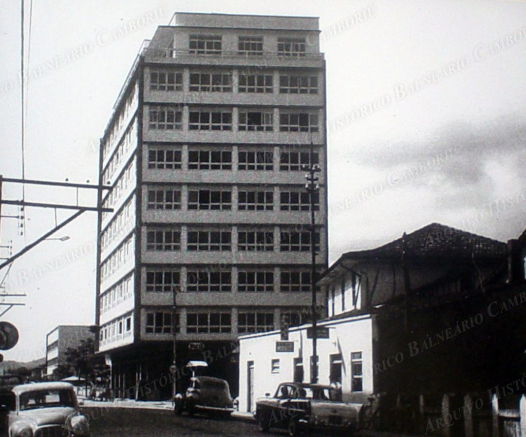 3076 Ed. Atlantico Av. Brasil esq. com Av. Central na epoca o edificio mais alto da cidade decada de 1960 4 reuniao