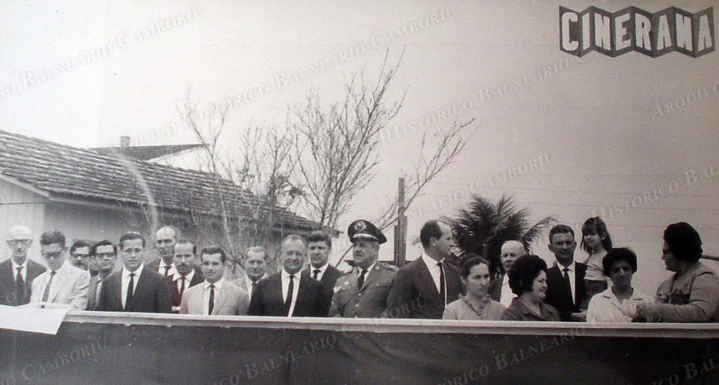 3321 Desfile de 7 de Setembro da esquerda para a direita Prefeito Higino Pio com autoridades decada de 1960 6 reuniao