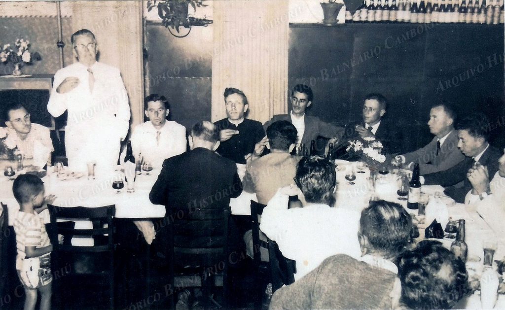 3594 Solenidade de nomeacao do Sr. Olavio Mafra Cardoso como Intendente do Distrito de Bal. Camboriu no Restaurante Mariluz 1959 9 reuniao