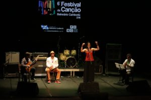 Choro de Faia - Ricardo Pauletti e Lenildo Gomes - Festival da Canção 2ª noite Foto Celso Peixoto (6)