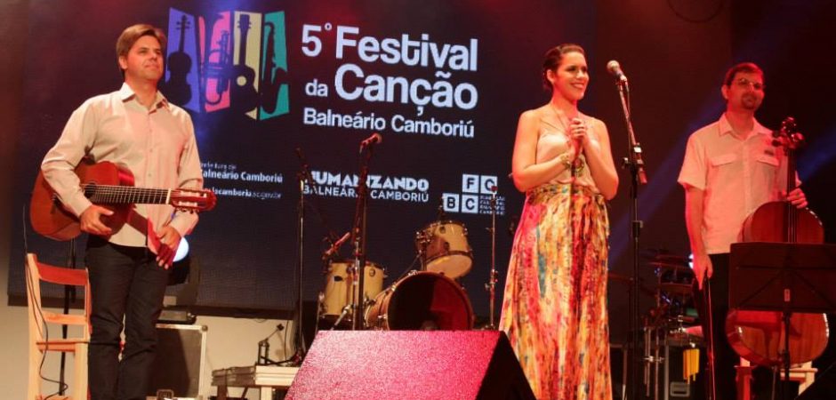 Valsa Iluminada leva três troféus no Festival da Canção 2015