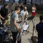 Percusax na Rua muda a rotina urbana de Balneário Camboriú