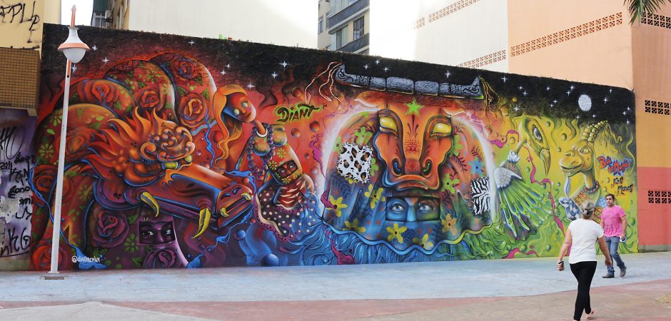 Muro na Praça da Cultura ganha grafite com personagens folclóricos catarinenses