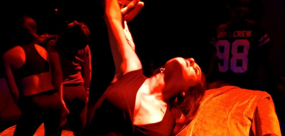 Coletivo artístico de dança apresenta projeto da LIC no Teatro Bruno Nitz