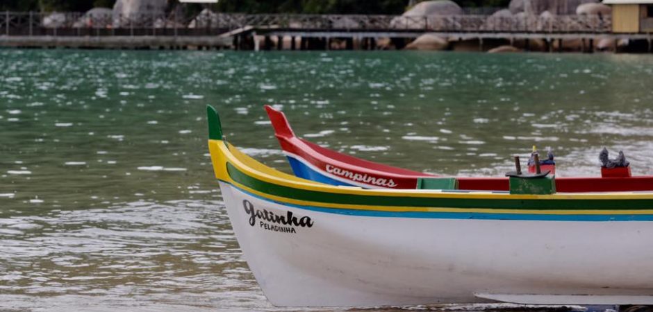 Arrancadão de Canoas Artesanais marca encerramento da Pesca da Tainha em Balneário Camboriú