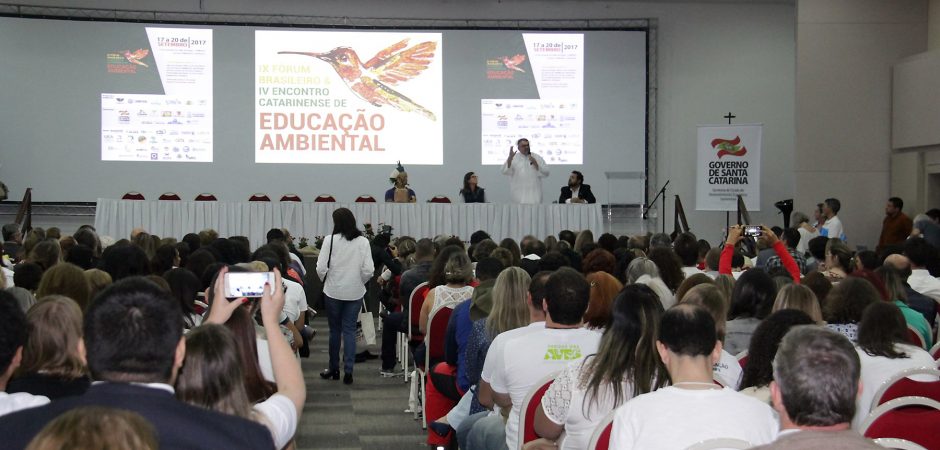 Fórum Brasileiro de Educação Ambiental segue até quarta-feira