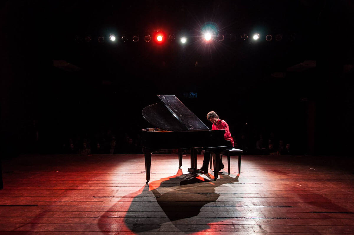 Teatro Goiânia recebe turnê do concerto Rock ao Piano