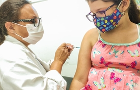Campanha para incentivar a vacinação contra Covid-19 em crianças neste sábado conta com a presença da Dupla de Palhaças “Sollí e Sorella”.